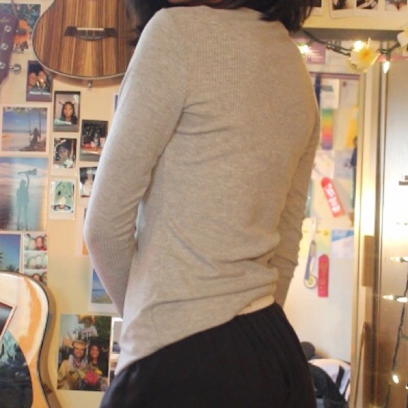 Mossimo Gray V Neck Long Sleeve - Picture 4 of 5